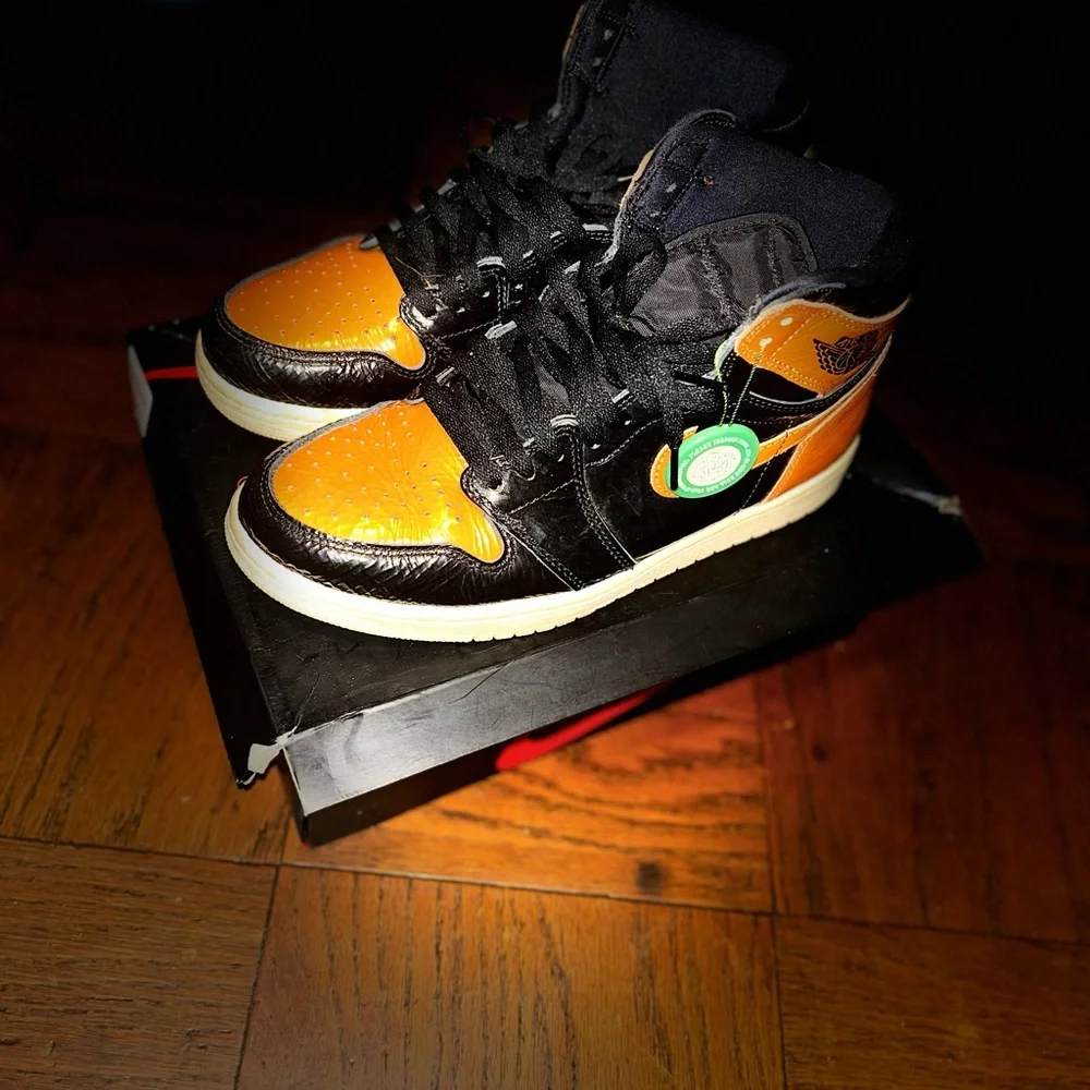 2019
Air Jordan 1 Retro High OG 'Shattered Backboard 3.0 - Picture 3 of 3